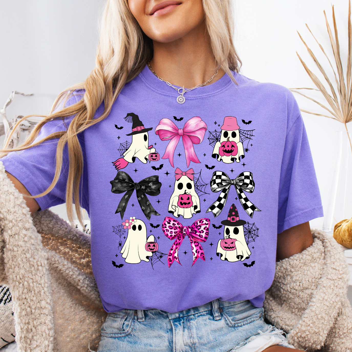 Comfort colors Violet cute ghost and bow graphic T-shirt